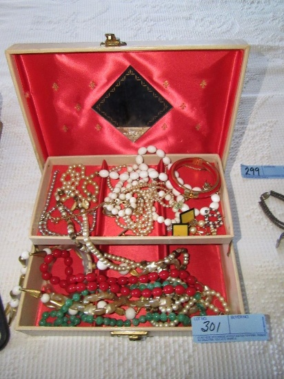 JEWELRY BOX WITH CONTENTS OF COSTUME JEWELRY