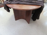ROUND WOOD DISPLAY TABLE AND CLOTHS