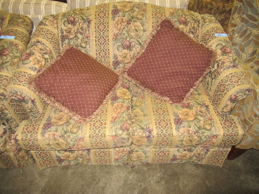 Hickory Hill Sofa Baci Living Room