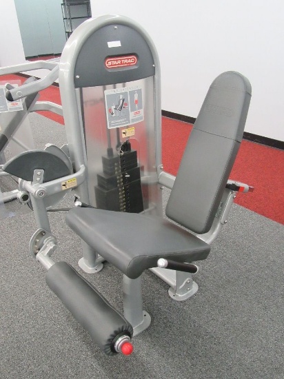 STAR TRAC LEG EXTENSION MACHINE