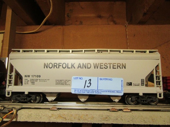 LIONEL NORFOLK AND WESTERN NUMBER NW17109 RAILROAD CAR