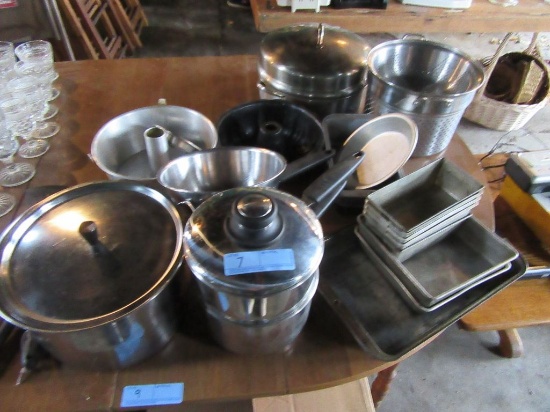 ASSORTMENT OF BAKING PANS & POTS AND PANS