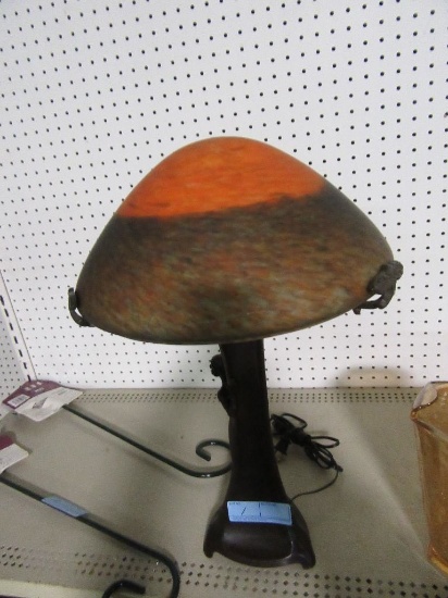 METAL FIGURINE BASE TABLE LAMP