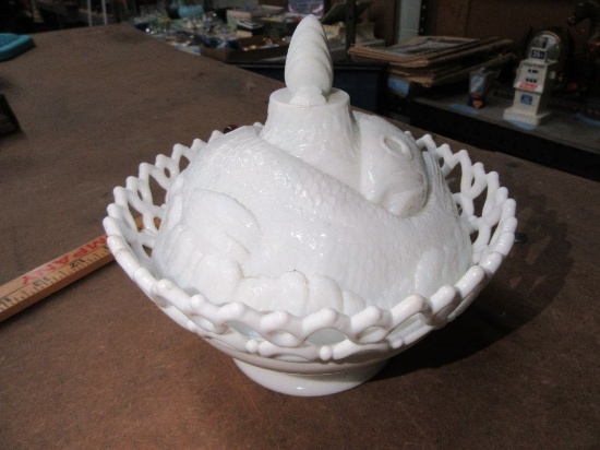 VINTAGE MILKGLASS FISH COVERED DISH