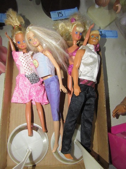 ASSORTED BARBIE AND KEN DOLLS. BARBIE WASHING MACHINE