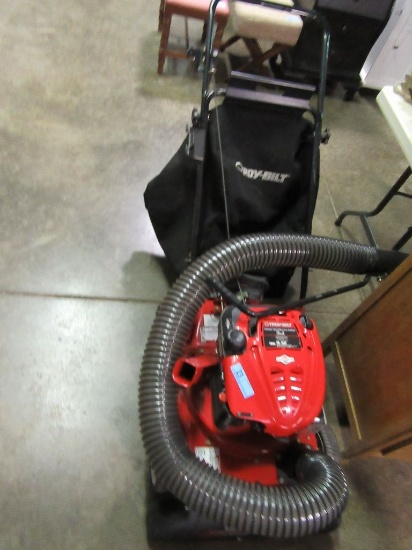 TROY-BILT 3-IN-1 CHIPPER-SHREDDER-VAC AND HOSE WITH BRIGGS & STRATTON 650 S