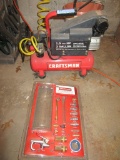 CRAFTSMAN 1.5 HORSEPOWER 2 GALLON AIR COMPRESSOR WITH ACCESSORIES