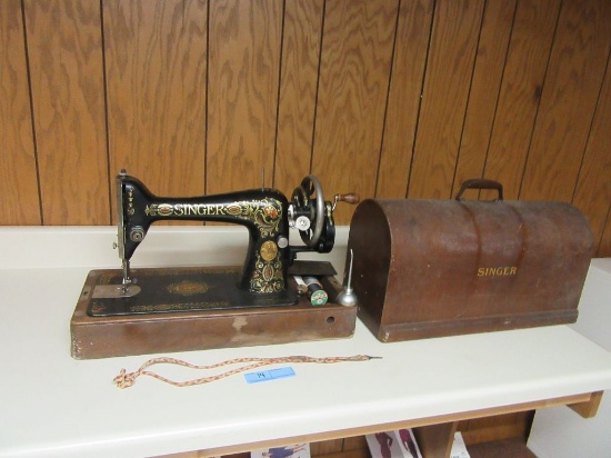 VINTAGE SINGER SEWING MACHINE PORTABLE