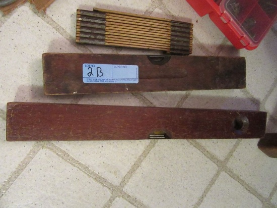 2 WOODEN LEVELS WITH COLLAPSIBLE MEASURING STICK