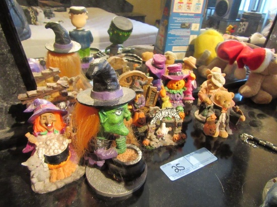 ASSORTED HALLOWEEN KNICK KNACKS AND CHERISHED TEDDIES FIGURINES