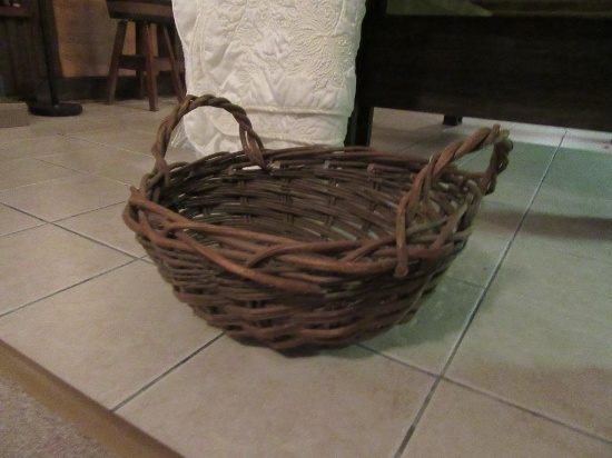 LARGE WOVEN CARRYING BASKET