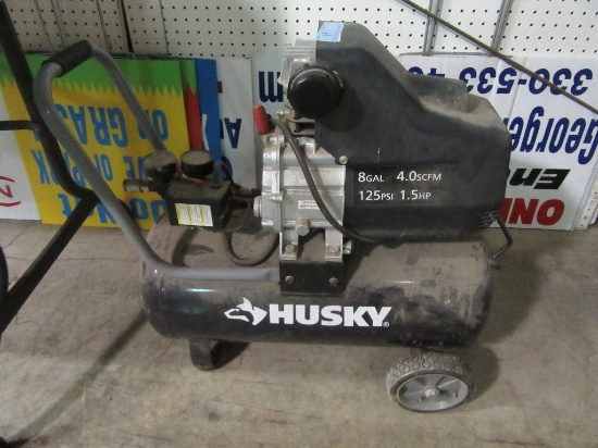 HUSKY 8 GALLON 125 PSI 1.5 HORSEPOWER AIR COMPRESSOR