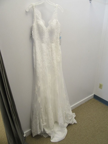 2621 BRIDAL GOWN, WHITE, SIZE 4. RETAIL $1395