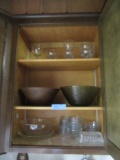 CUPBOARD LOT OF SALAD BOWLS AND OTHER GLASSWARE
