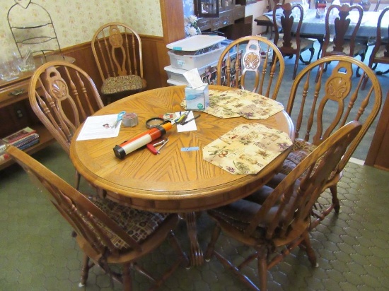 ROUND OAK CLAWFOOT PEDESTAL TABLE WITH 6 CHAIRS