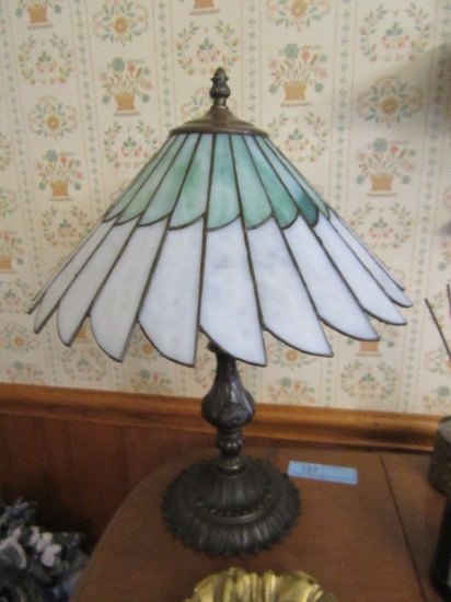 STAINED GLASS STYLE LAMP