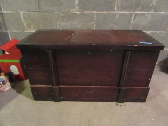 GENUINE LANE CEDAR CHEST