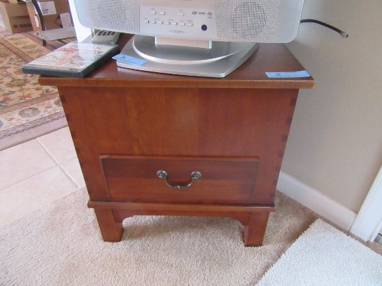 ONE DRAWER ACCENT TABLE