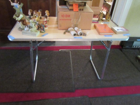 4 FOOT FOLDING TABLE