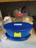 ASSORTED PLASTIC WARE KITCHEN ITEMS