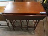 CHERRY FINISH DROP LEAF GATE LEG TABLE