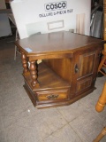 OAK FINISH END TABLE