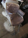 STYLIST CHAIR