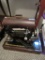 SINGER SEWING MACHINE WITH WOODEN CASE