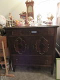 MAHOGANY CHEST OF DRAWERS