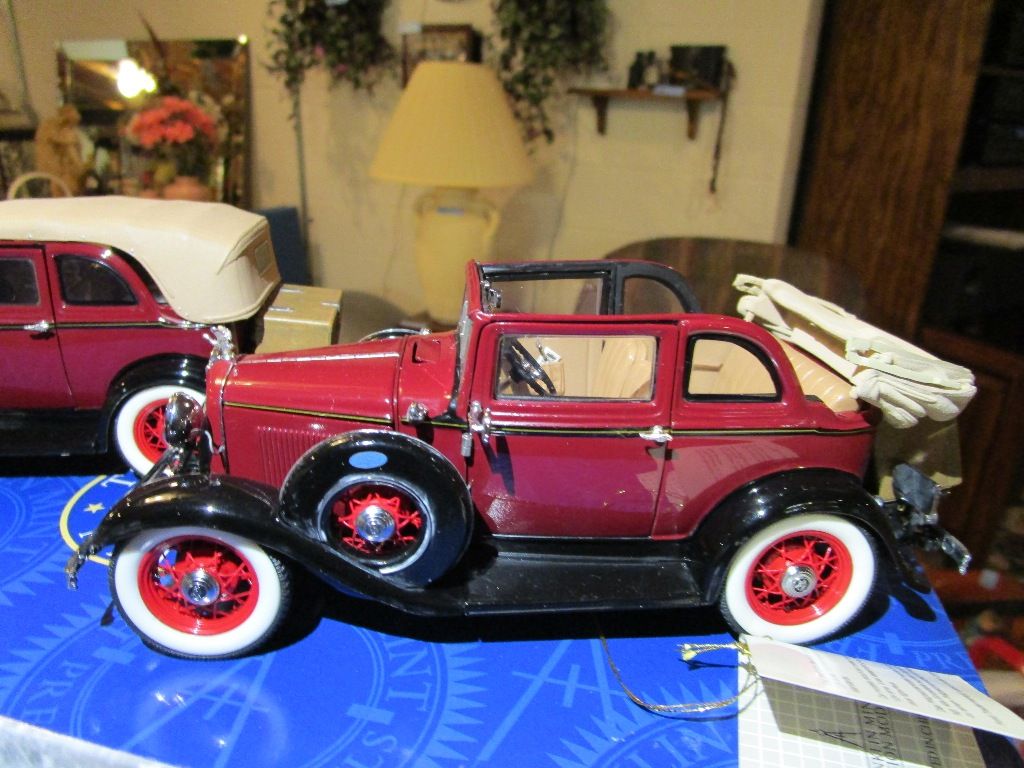 2) FRANKLIN MINT BONNIE AND CLYDE'S 1932 FORD V8 | Proxibid