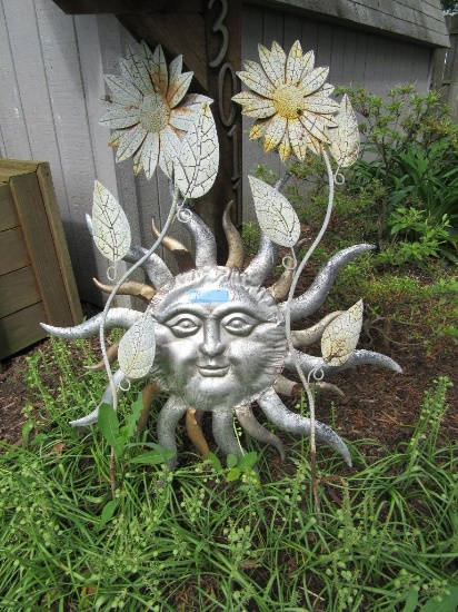 METAL SUN DECORATION AND FLOWER YARD DECORATIONS