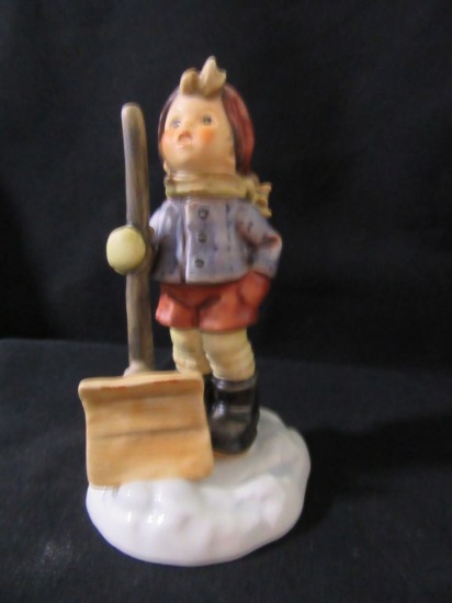 HUMMEL FIGURINE - LET IT SNOW