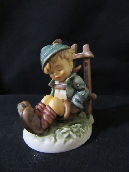 HUMMEL FIGURINE - AFTERNOON NAP