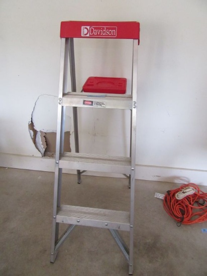 DAVIDSON ALUMINUM STEP STOOL