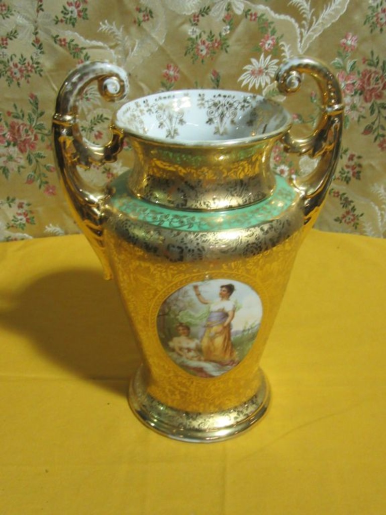 24 Karat Gold Hand Decorated Le Mieux China Vase Estate Personal Property Personal Property Online Auctions Proxibid