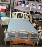 THOMASVILLE FULL SIZE BED AND NIGHTSTAND
