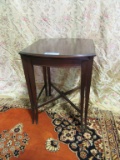 NESTING TABLES