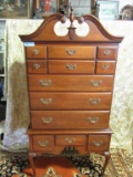 EARLY AMERICAN STYLE CHEST