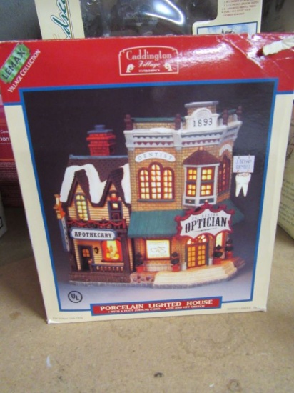 LEMAX CADDINGTON VILLAGE PORCELAIN LIGHTED HOUSE