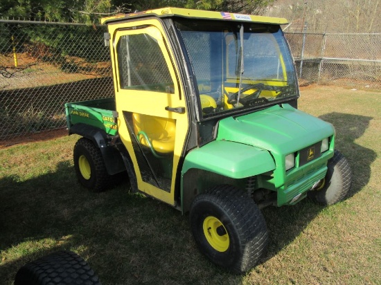 JOHN DEERE GATOR 4x2 UTILITY CART There will be a title delay!!