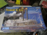 LINDBERGH MISSISSIPPI STEAMBOAT. ROBERT E LEE CONSTRUCTION KIT