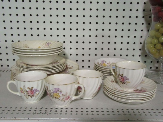 ROYAL WESSEX IRON STONE MADE IN ENGLAND BY SWINNERTON'S DINNER SET SERVICE