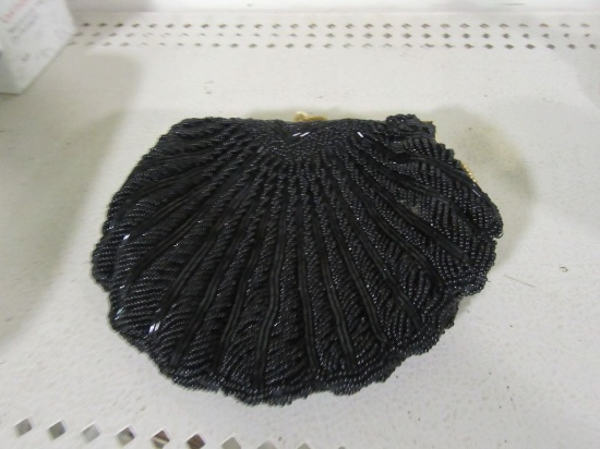 BEADED BLACK SHELL SHAPED PURSE
