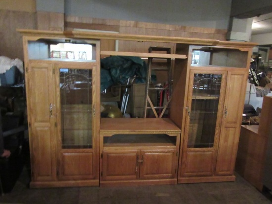 OAK FINISH ENTERTAINMENT WALL UNIT