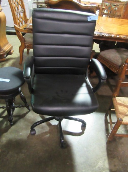 SWIVEL OFFICE CHAIR