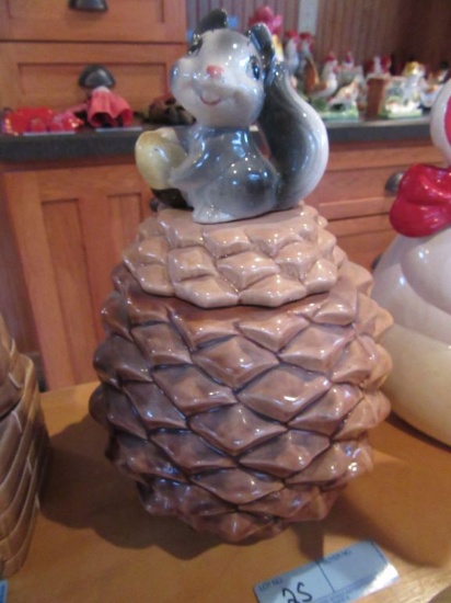 ACORN COOKIE JAR WITH SQUIRREL TOP. MADE IN USA