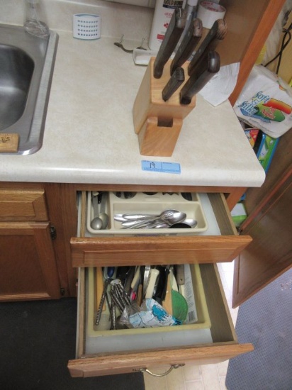 OLD HOMESTEAD KNIFE SET WITH BLOCK AND TWO DRAWERS OF KITCHEN UTENSILS