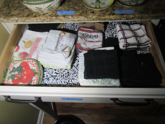 KITCHEN TOWELS AND POTHOLDERS