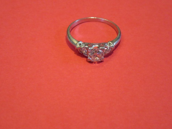 LADY'S PLATINUM DIAMOND RING. ONE CENTER APPROXIMATELY 0.64CT OLD EUROPEAN