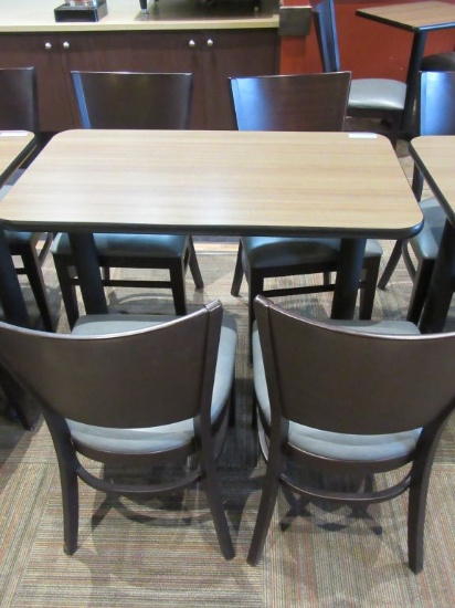 PEDESTAL TABLE WITH 4 CHAIRS BY GRAND RAPIDS CHAIR COMPANY. 24 INCHES BY 42